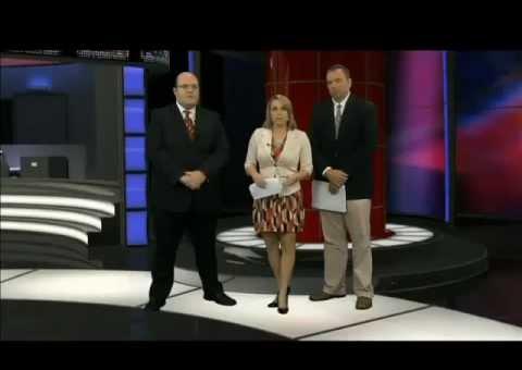 Apresentadora lê 'notícia' do próprio pedido de casamento ao vivo